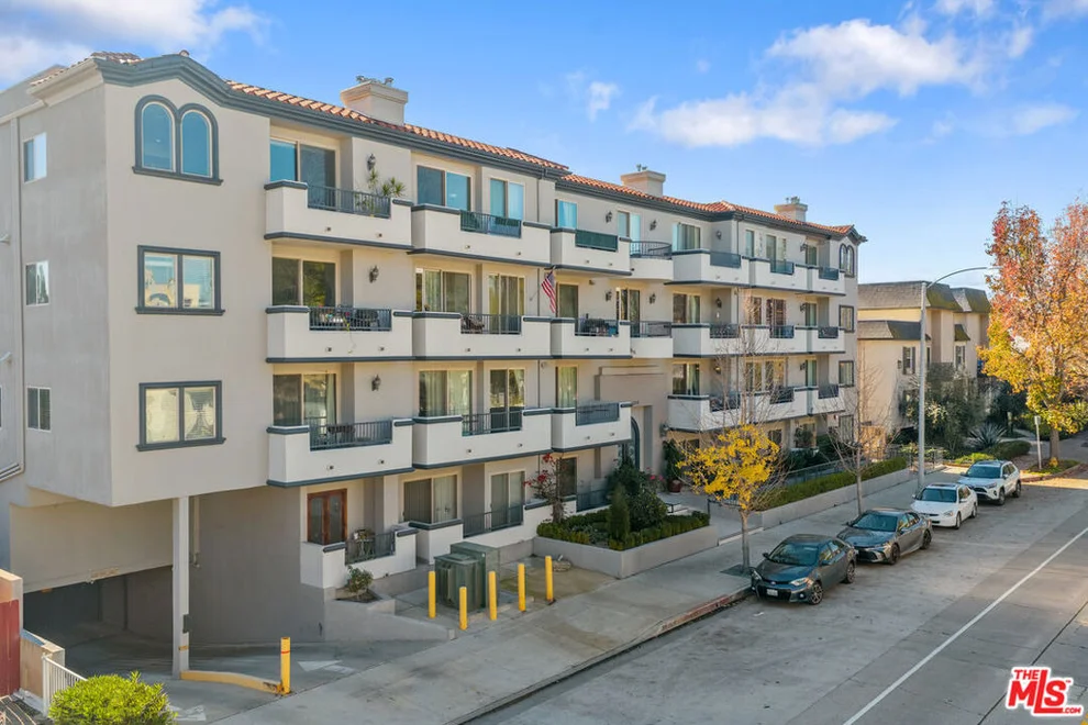 Unit for sale at 11218 Camarillo Street, Toluca Lake, CA 91602