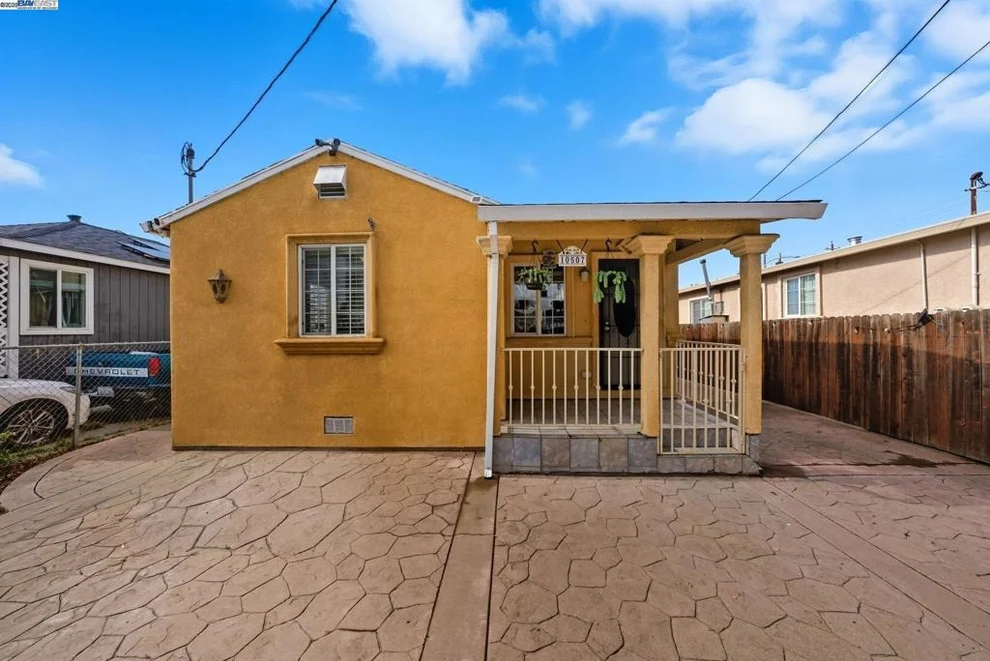 Unit for sale at 10507 Russet St, Oakland, CA 94603