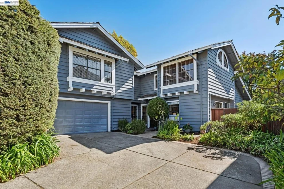 Unit for sale at 8 Avondale Lndg, Alameda, CA 94502