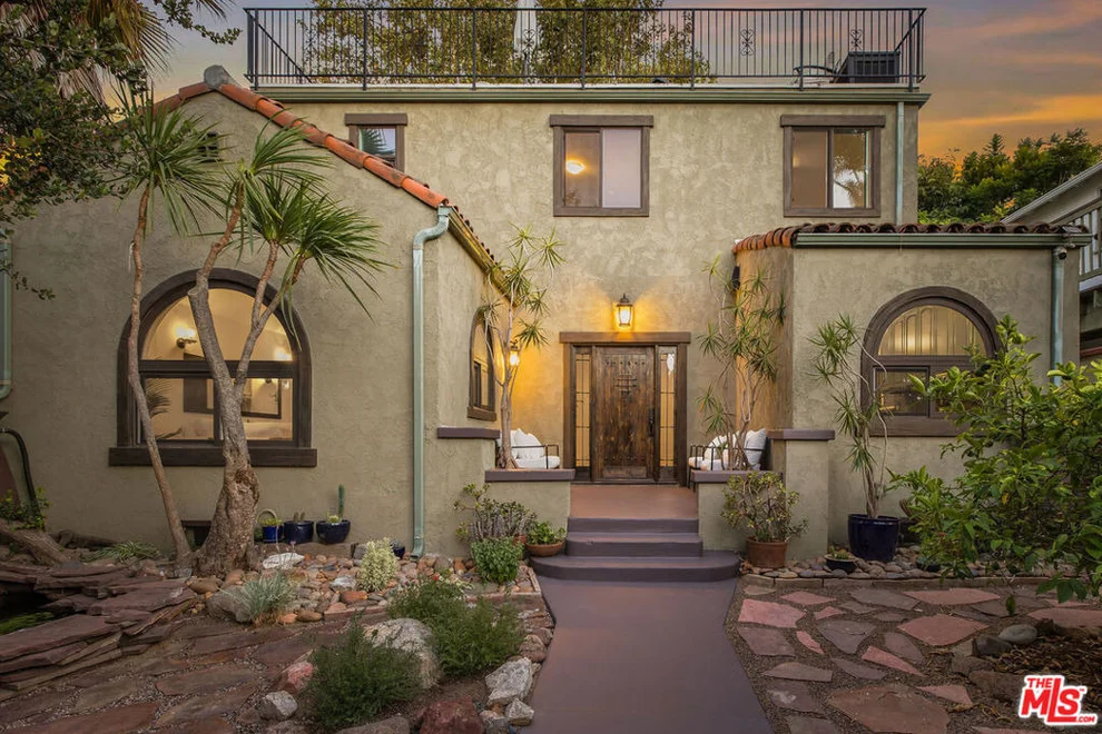 Unit for sale at 686 San Juan Avenue, Venice, CA 90291