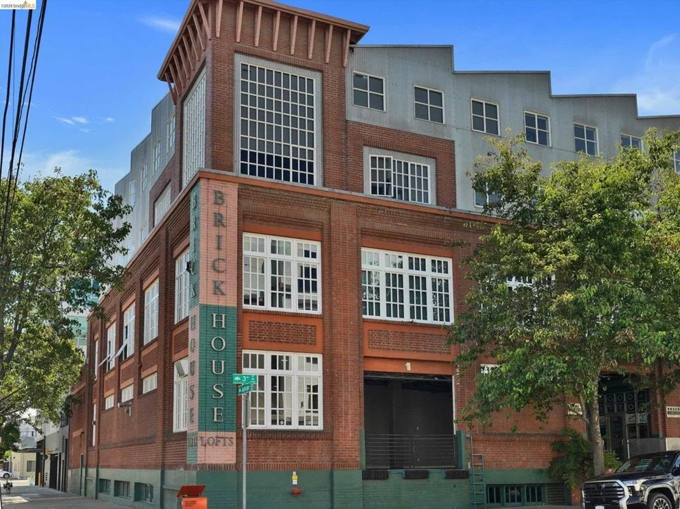 Unit for sale at 201 3Rd St, Oakland, CA 94607