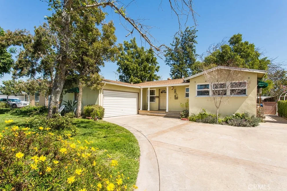 Unit for sale at 8938 Swinton Avenue, North Hills, CA 91343