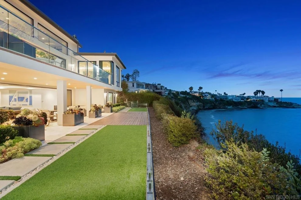 Unit for sale at 5910 Camino De La Costa, La Jolla, CA 92037
