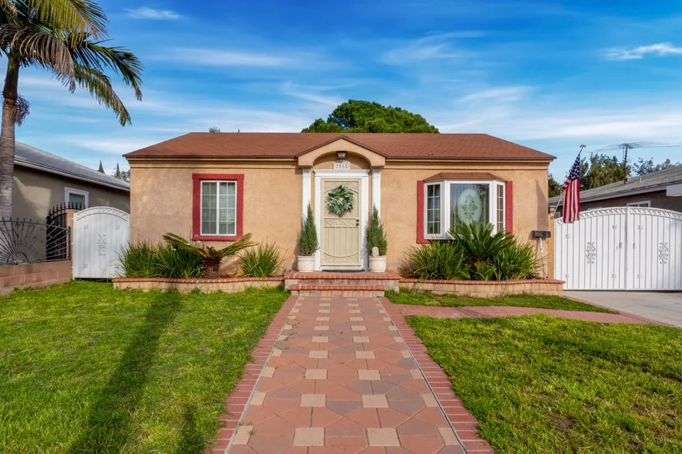 Unit for sale at 2065 S Broadway, Santa Ana, CA 92707