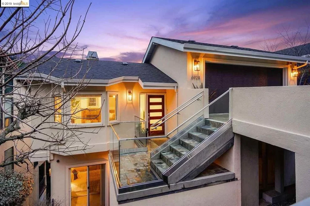 Unit for sale at 6928 Bristol Dr, Berkeley, CA 94705