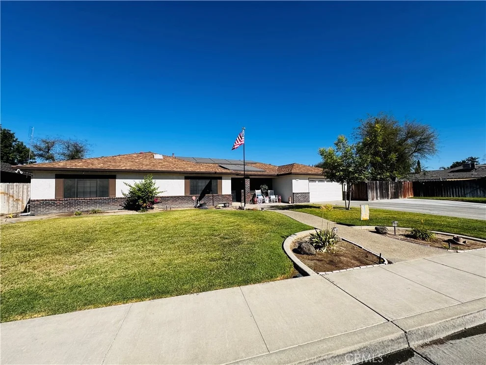 Unit for sale at 2560 Chestnut, Hanford, CA 93230