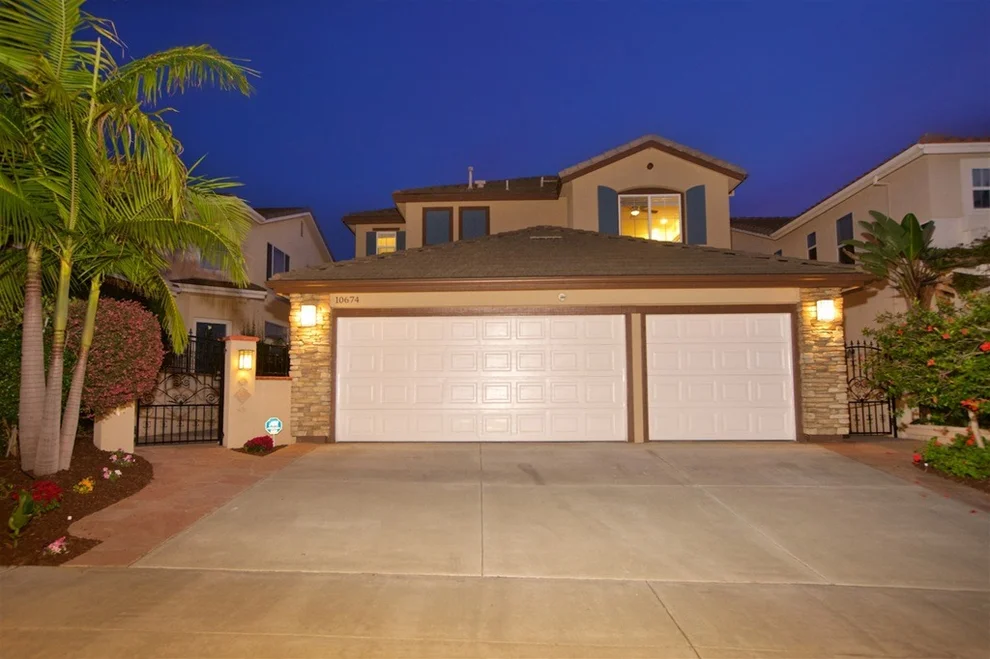 Unit for sale at 10674 Briarlake Woods Dr, San Diego, CA 92130