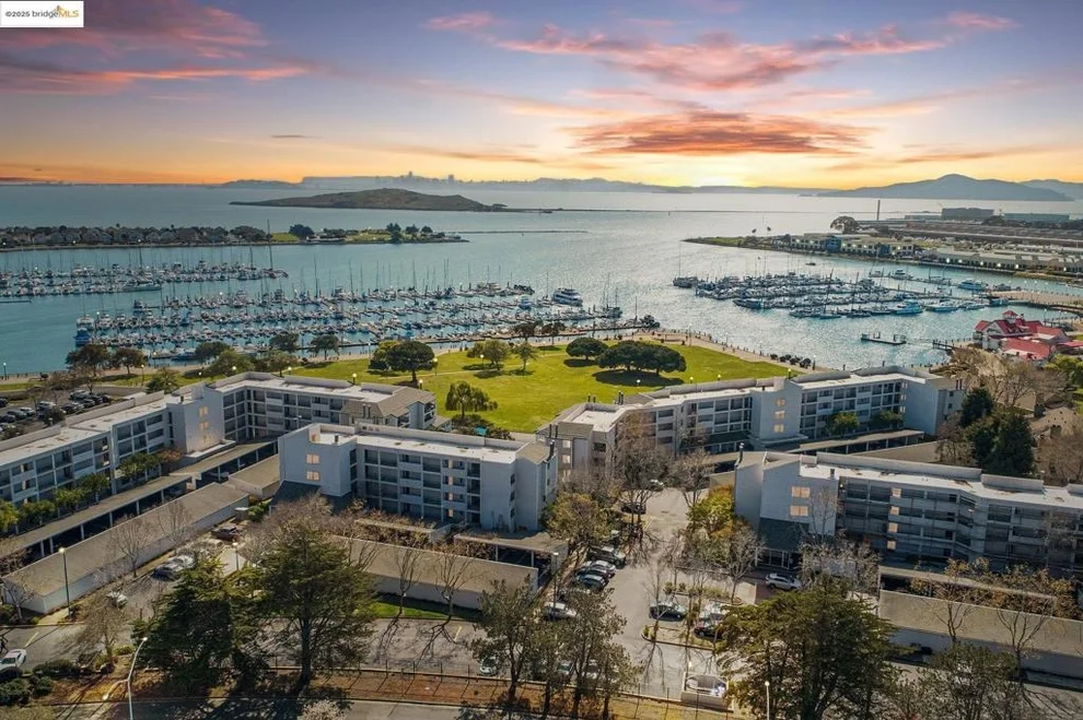 Unit for sale at 1205 Melville Sq, Richmond, CA 94804