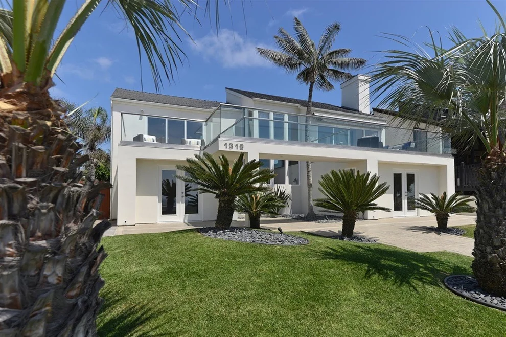 Unit for sale at 1319 Sunset Cliffs Blvd, San Diego, CA 92107
