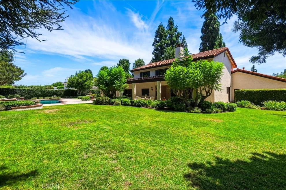 Unit for sale at 22231 Romar Street, Chatsworth, CA 91311