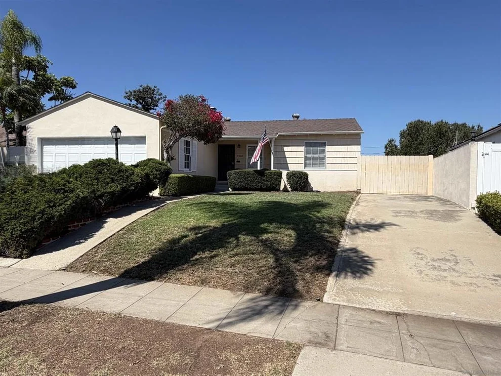 Unit for sale at 4010 N Hempstead Circle, San Diego, CA 92116
