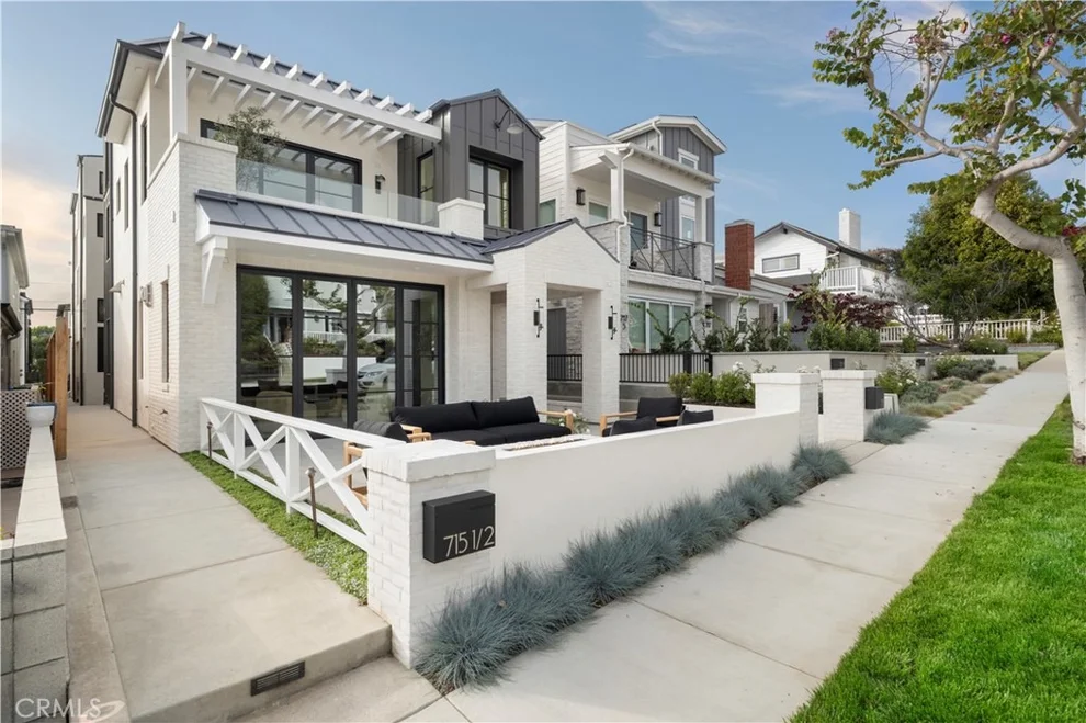 Unit for sale at 715 1/2 Poinsettia Avenue, Corona Del Mar, CA 92625