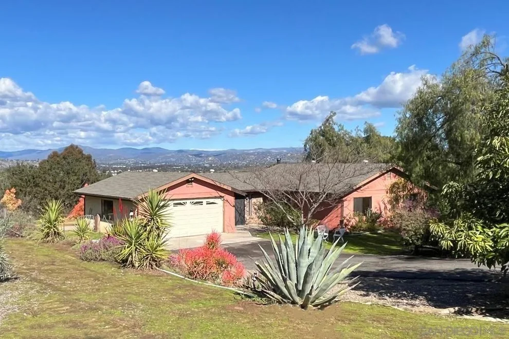 Unit for sale at 19462 Split Rock Rd, Ramona, CA 92065