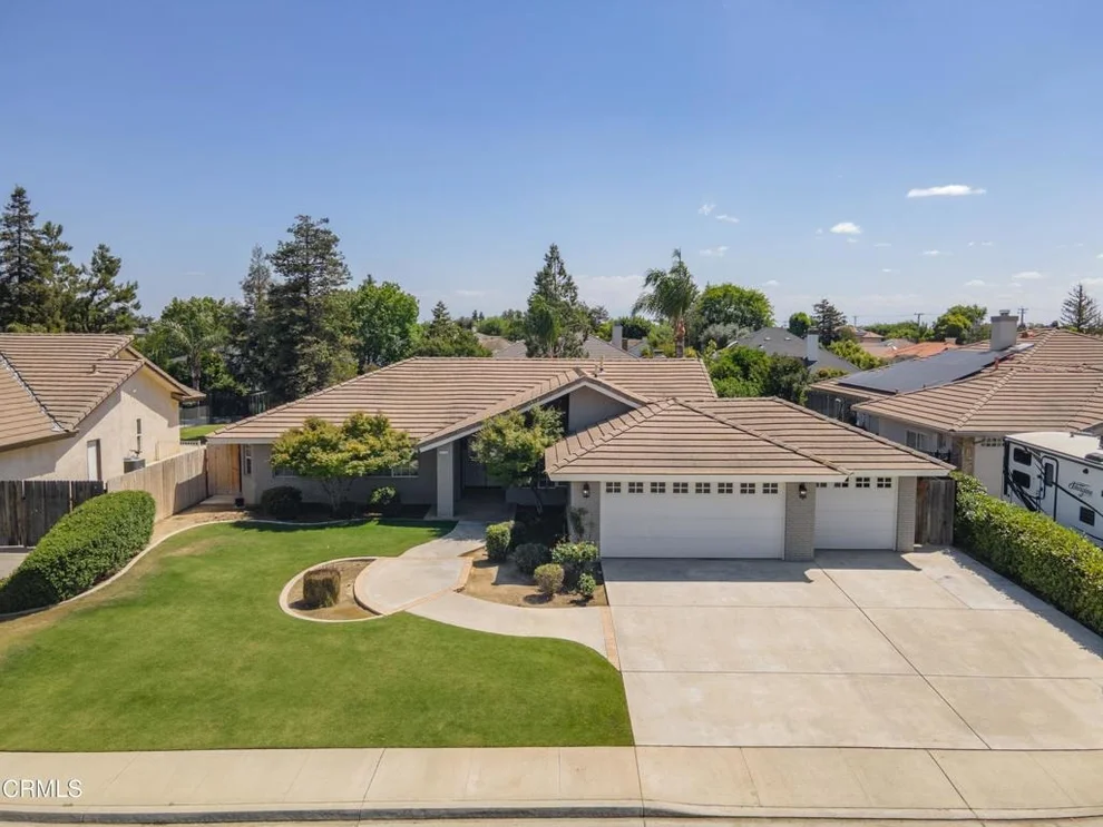 Unit for sale at 11123 Coachlight Court, Bakersfield, CA 93312