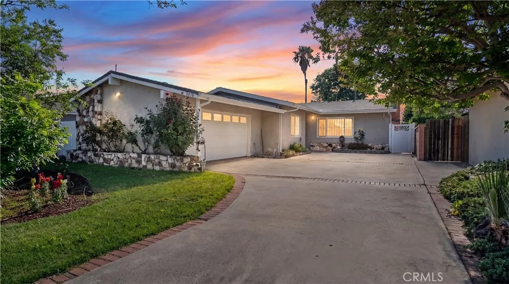 Unit for sale at 6819 Cantaloupe Avenue, Van Nuys, CA 91405