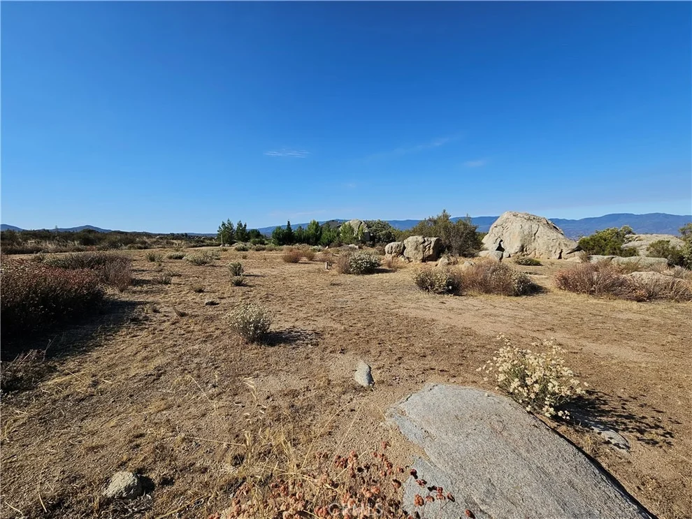 Unit for sale at 41173 Rocky Valley Way, Aguanga, CA 92536