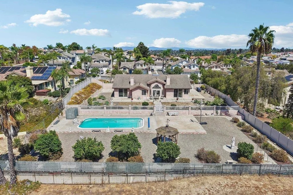 Unit for sale at 638 Cantara Lane, Vista, CA 92081