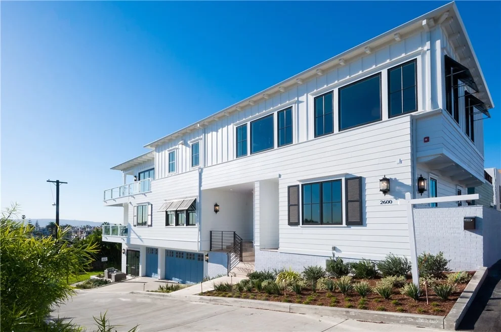 Unit for sale at 2600 Grandview Avenue, Manhattan Beach, CA 90266