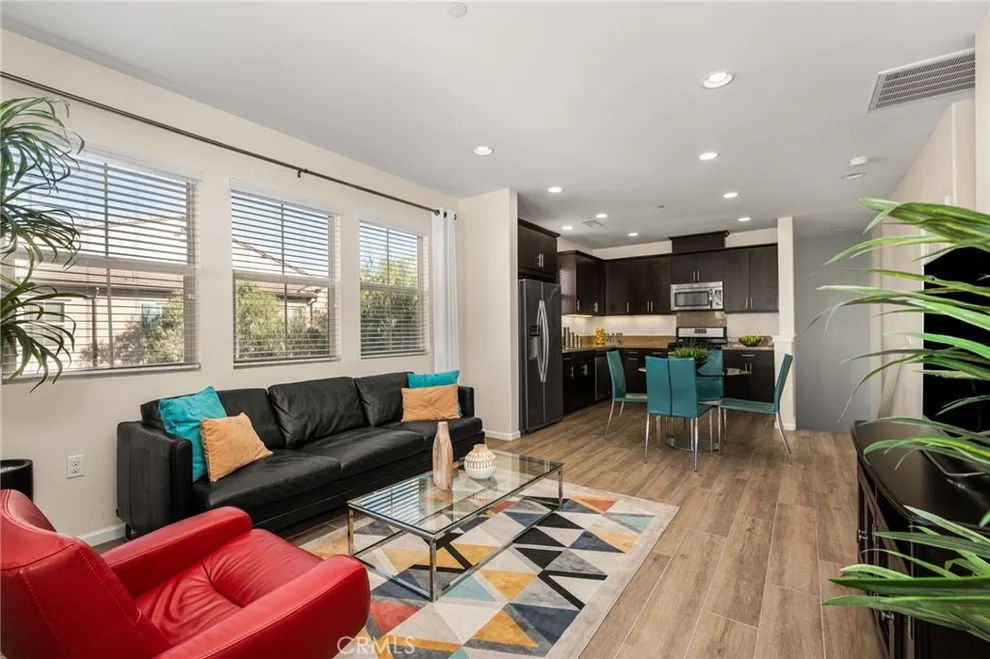 Unit for sale at 1414 El Paseo, Lake Forest, CA 92610