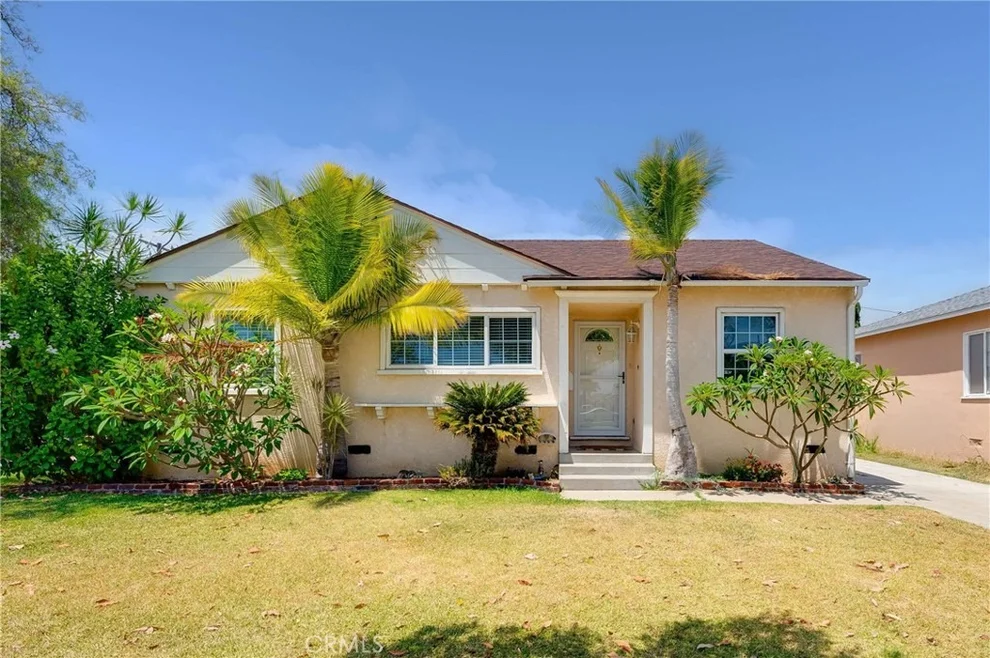 Unit for sale at 2549 Bomberry, Lakewood, CA 90712