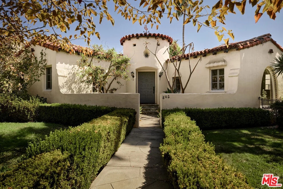 Unit for sale at 802 S Genesee Avenue, Los Angeles, CA 90036