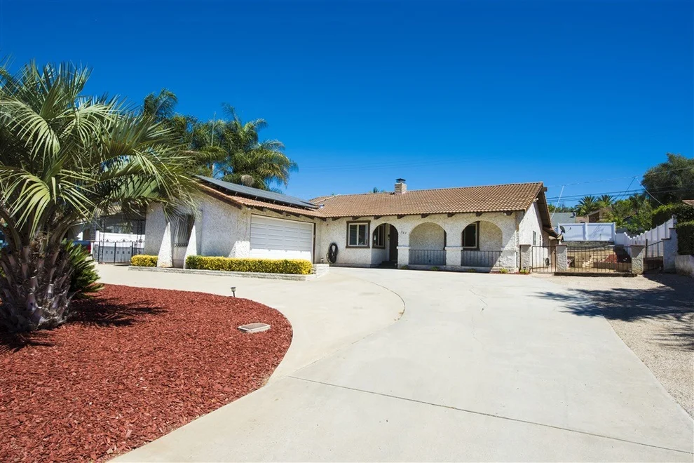 Unit for sale at 943 Knoll Park Lane, Fallbrook, CA 92028