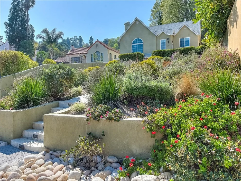 Unit for sale at 3201 Dos Palos Drive, Los Angeles, CA 90068