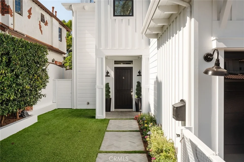 Unit for sale at 3521 Laurel Avenue, Manhattan Beach, CA 90266