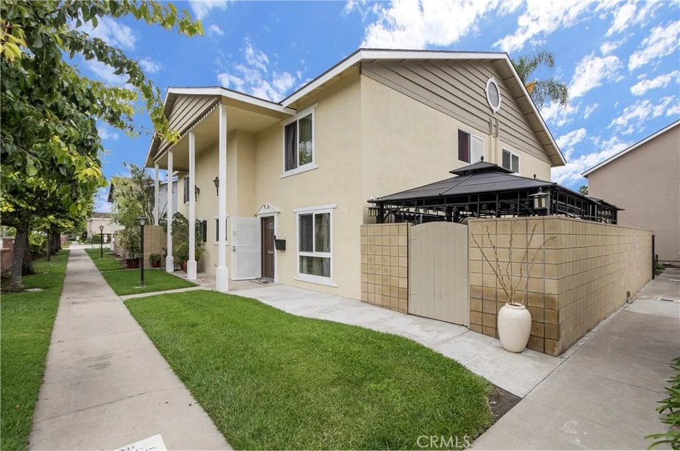 Unit for sale at 12100 Montecito Rd, Los Alamitos, CA 90720