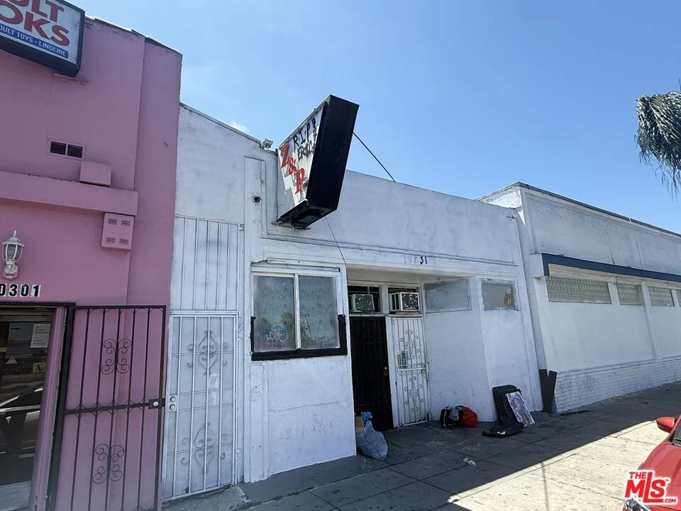 Unit for sale at 10231 Hawthorne Boulevard, Inglewood, CA 90304
