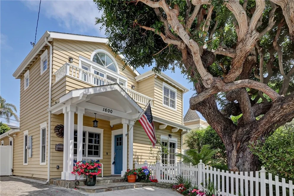 Unit for sale at 1600 Elm Avenue, Manhattan Beach, CA 90266