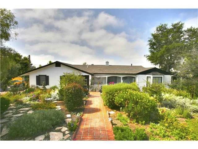 Unit for sale at 462 S Stage Coach Lane, Fallbrook, CA 92028
