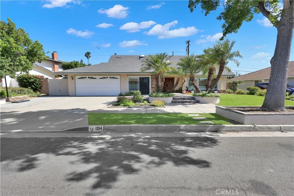 Unit for sale at 1214 E Palmdale, Orange, CA 92865