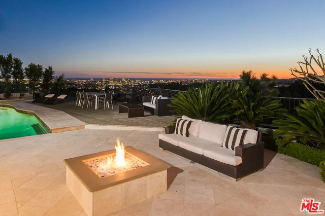 Unit for sale at 1536 SKYLARK Lane, Los Angeles, CA 90069