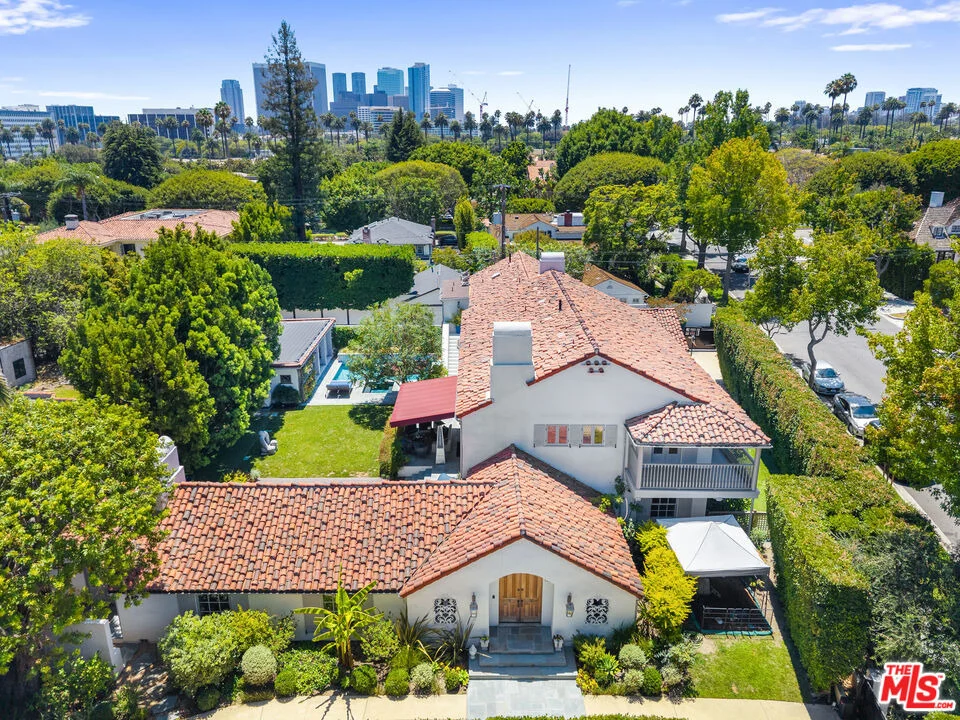 Unit for sale at 523 N Beverly Drive, Beverly Hills, CA 90210