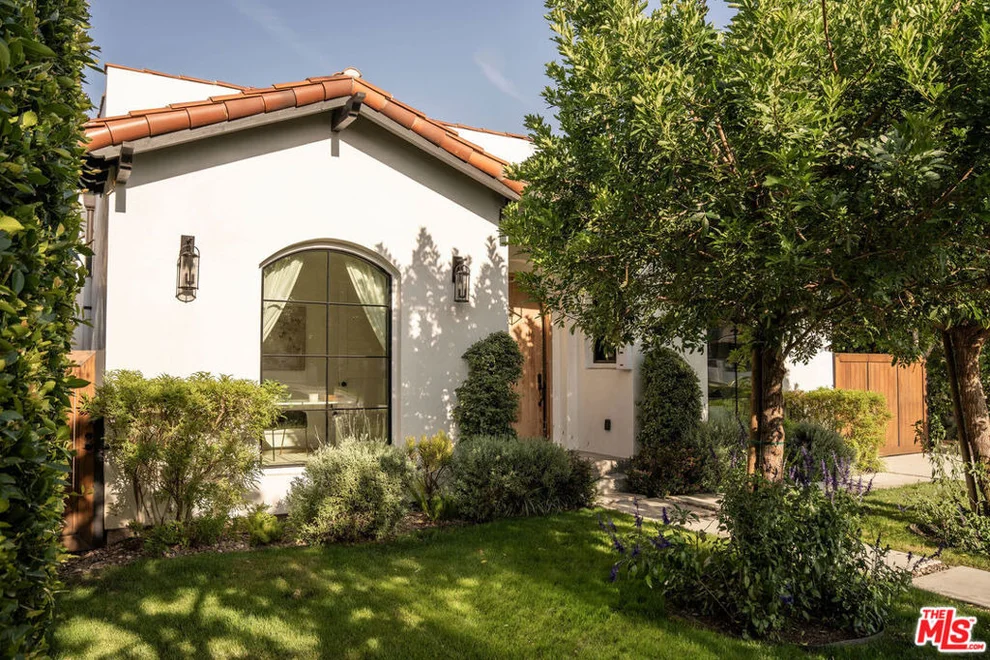 Unit for sale at 5142 Brynhurst Avenue, Los Angeles, CA 90043