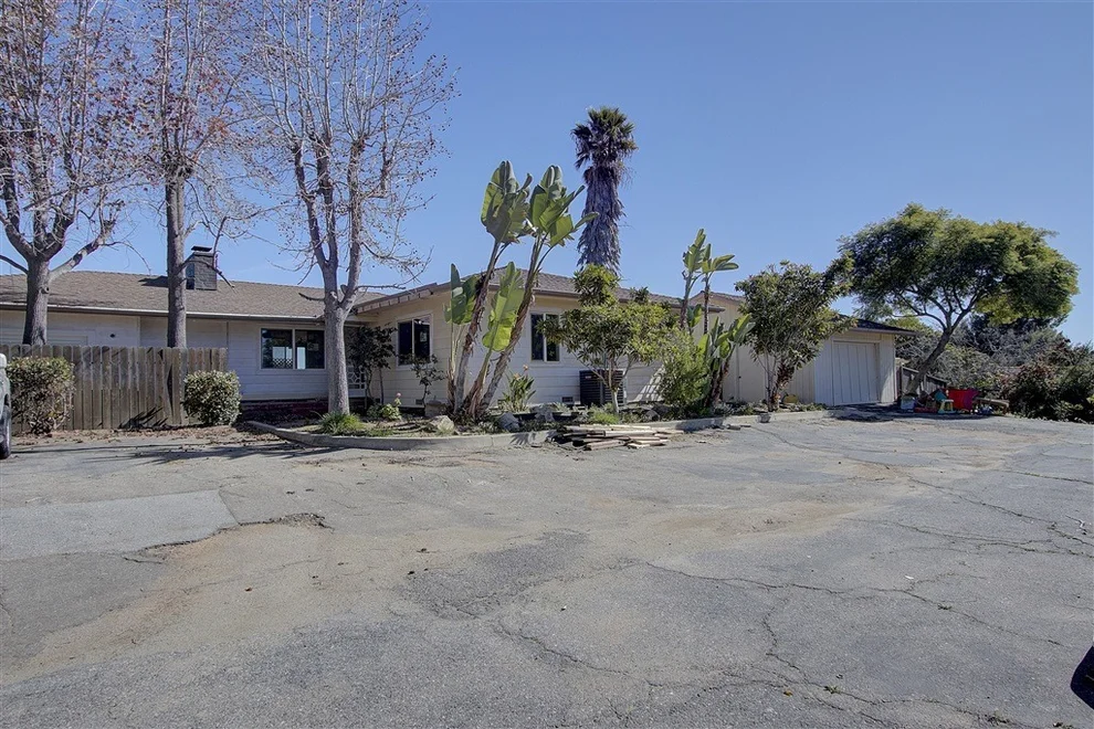 Unit for sale at 611 Norwynn, Fallbrook, CA 92028