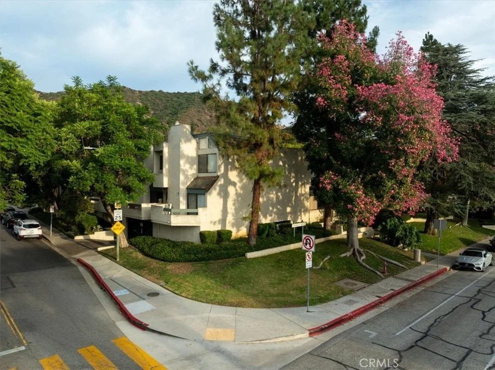 Unit for sale at 1734 N Verdugo, Glendale, CA 91208