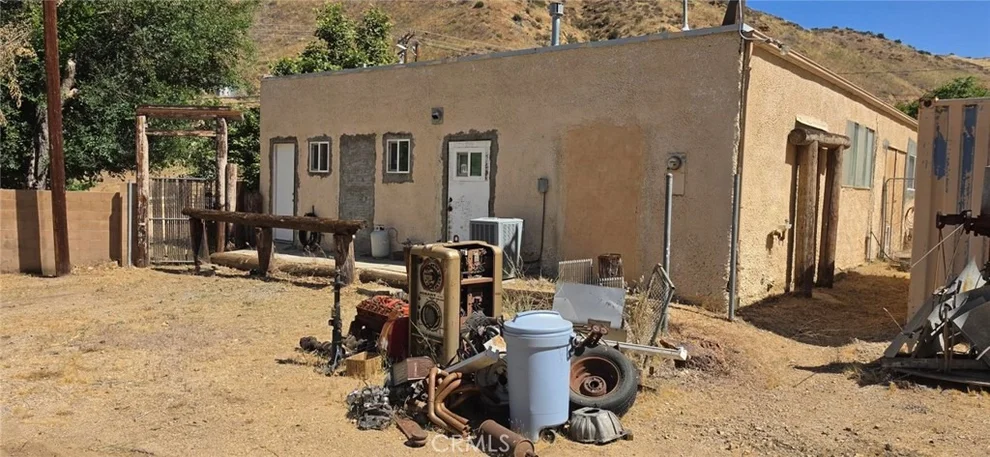 Unit for sale at 13684 Sierra, Agua Dulce, CA 91390