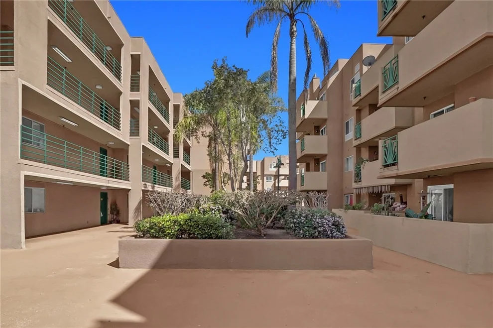 Unit for sale at 450 E 4th Street, Santa Ana, CA 92701