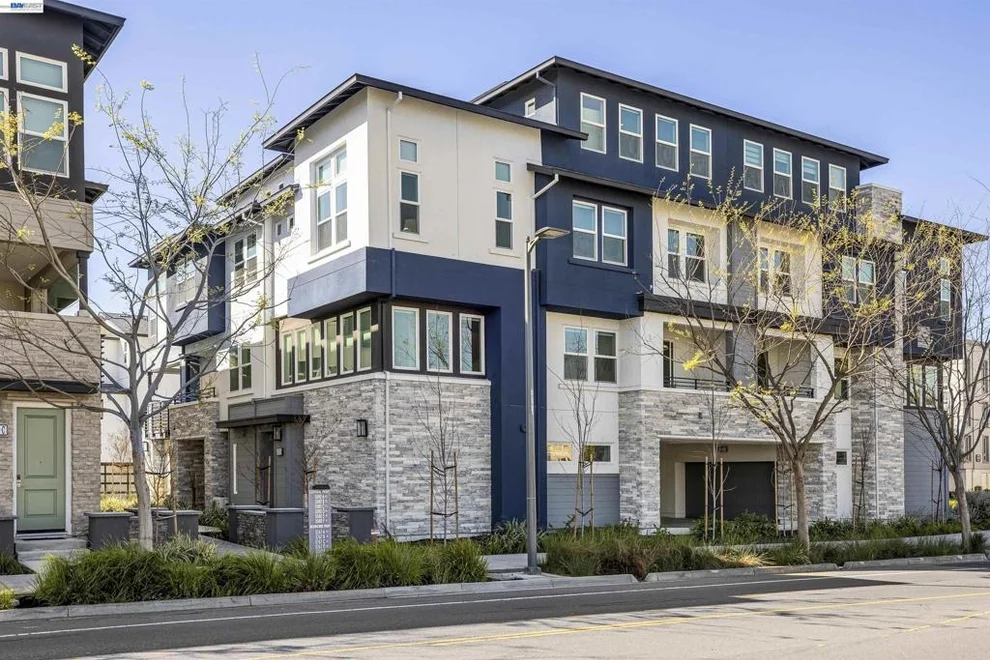 Unit for sale at 5767 Iron Horse Pkwy, Dublin, CA 94568