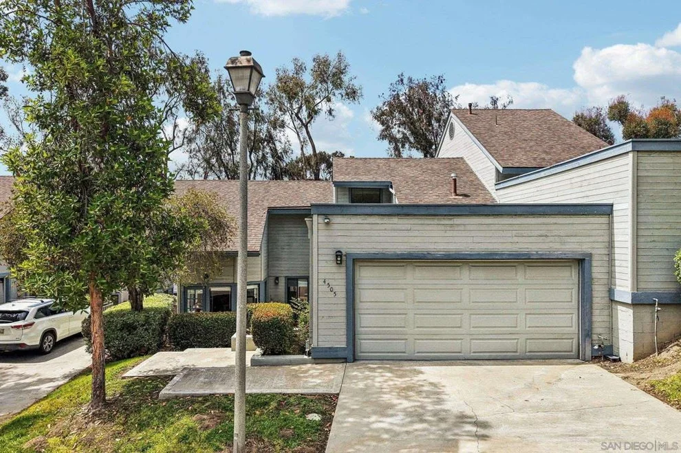 Unit for sale at 4505 Villas Dr, Bonita, CA 91902