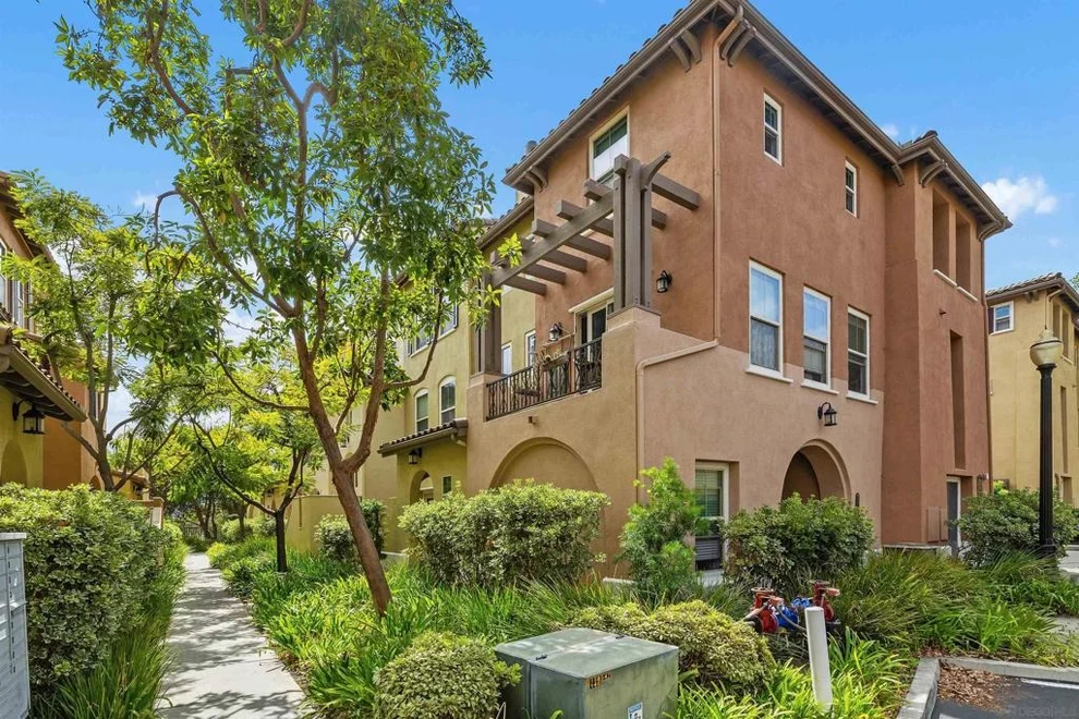 Unit for sale at 2674 Escala Circle, San Diego, CA 92108