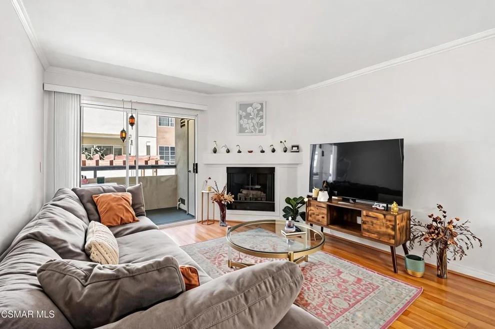 Unit for sale at 5530 Owensmouth Avenue, Woodland Hills, CA 91367