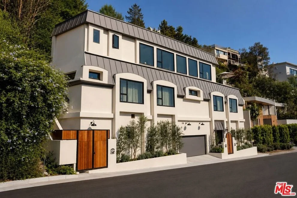 Unit for sale at 8855 Hollywood Boulevard, Los Angeles, CA 90069