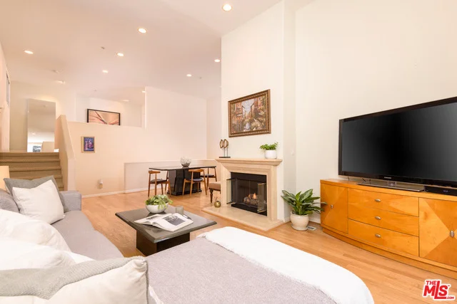 Unit for sale at 12917 VALLEYHEART Drive, Studio City, CA 91604