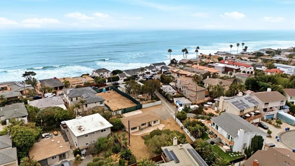 Unit for sale at 1465 Neptune Avenue, Encinitas, CA 92024