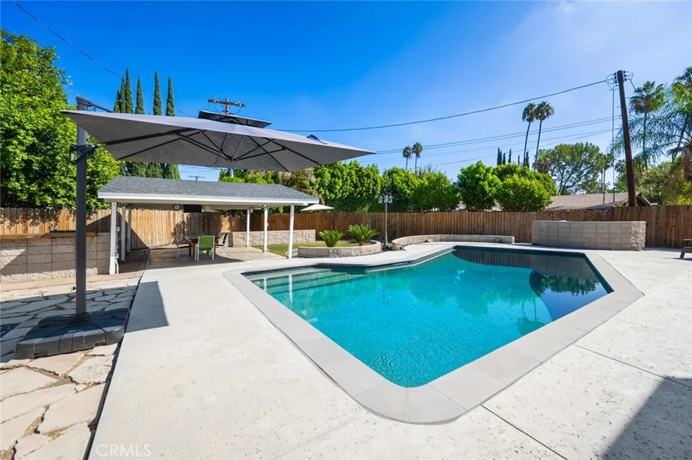 Unit for sale at 19843 Delano, Woodland Hills, CA 91367