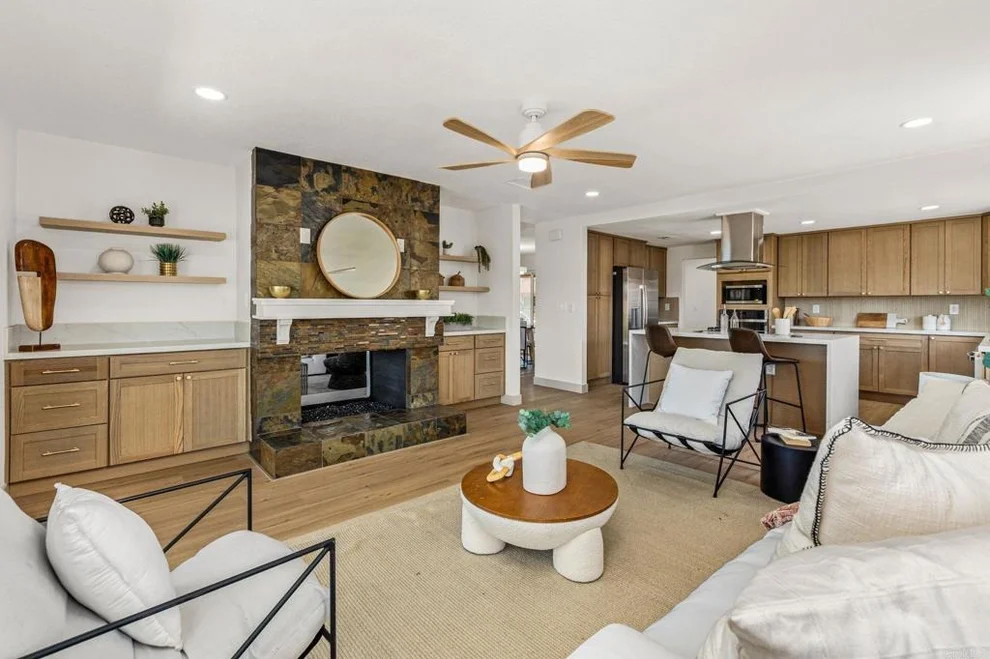 Unit for sale at 12615 Senda Acantilada, San Diego, CA 92128
