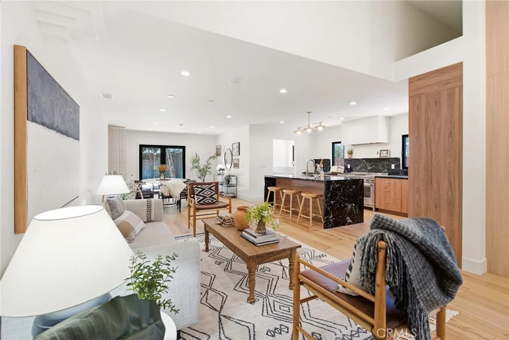 Unit for sale at 11911 Hartsook, Valley Village, CA 91607
